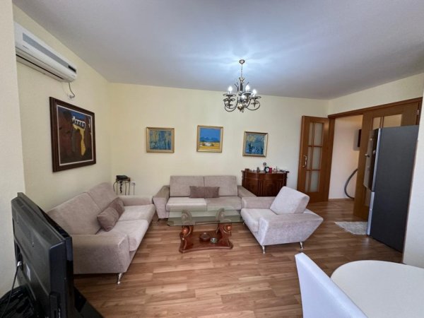 Tirane, jepet me qera apartament 1+1 Kati 4, 80 m² 650 € (Piazza)