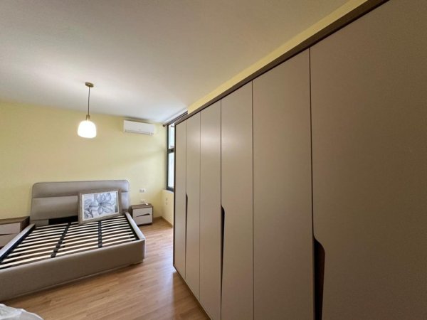 Tirane, jepet me qera apartament 1+1 Kati 4, 80 m² 650 € (Piazza)