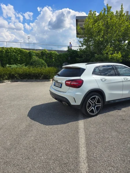 Tirane, shes Mercedes Benz GLA 220D Nafte, e bardhë automatik Kondicioner 86.000 km 19.000 €