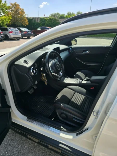 Tirane, shes Mercedes Benz GLA 220D Nafte, e bardhë automatik Kondicioner 86.000 km 19.000 €