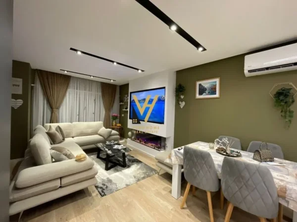 Tirane, jepet me qera apartament 3+1+Ballkon Kati 3, 140 m² 1.200 € (KODRA E DIELLIT 2)