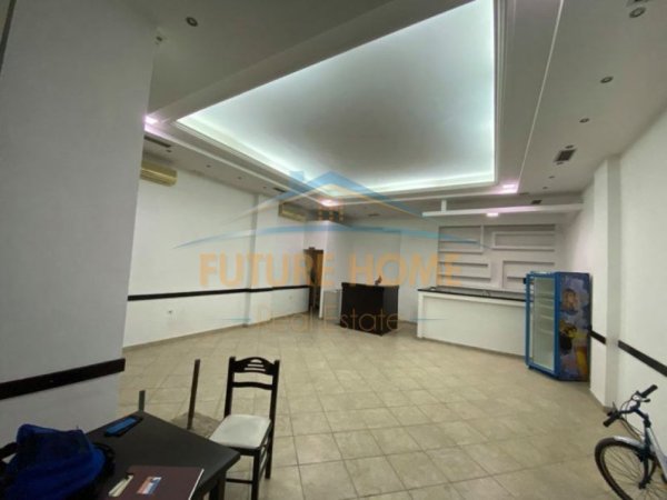 Tirane, jepet me qera ambjent biznesi Kati 0, 87 m² 300 € 