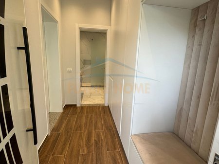 Tirane, jepet me qera Vile , 1.000 € 