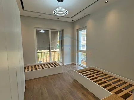 Tirane, jepet me qera Vile , 1.000 € 
