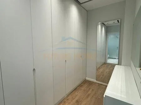 Tirane, jepet me qera Vile , 1.000 € 