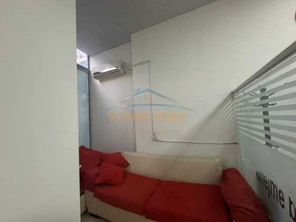 Tirane, jepet me qera Kati 0, 40 m² 450 € (astir)