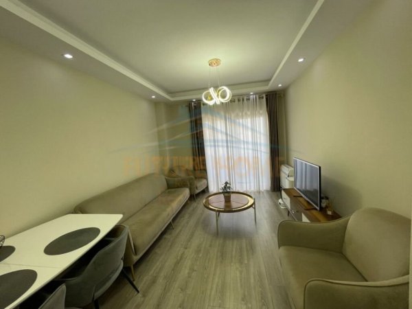 Tirane, jepet me qera apartament 2+1+Ballkon Kati 5, 92 m² 950 € 