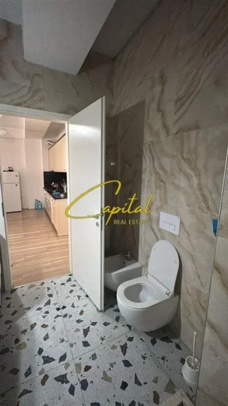 Tirane, jepet me qera apartament 2+1 Kati 2, 70 m² 500 € (ALI DEMI)
