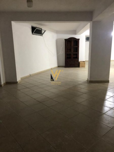Tirane, jepet me qera magazine Kati -1, 130 m² 500 € (RRUGA NAIM FRASHERI)