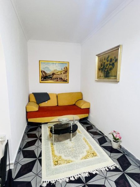 Tirane, jepet me qera apartament 1+1+Ballkon Kati 1, 67 m² 400 € (BRRYL)