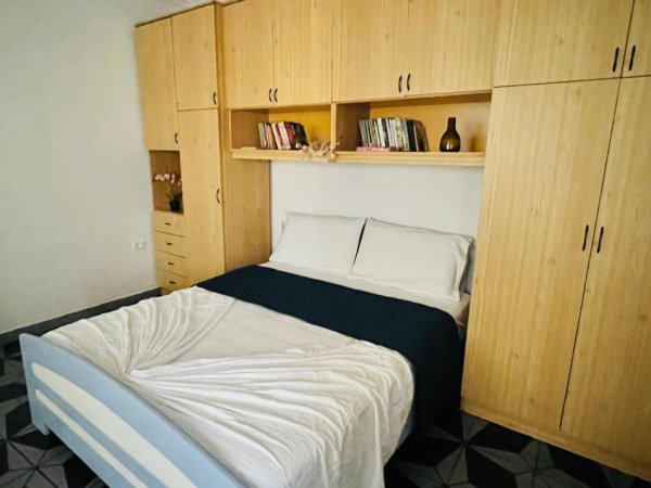 Tirane, jepet me qera apartament 1+1+Ballkon Kati 1, 67 m² 400 € (BRRYL)