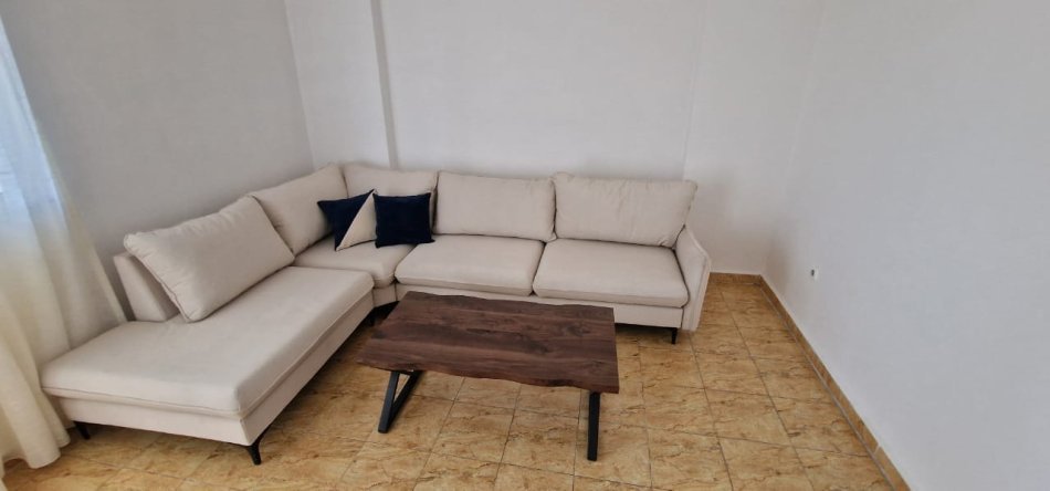 Tirane, jepet me qera apartament 2+1 Kati 4, 80 m² 600 € (Don Bosko)