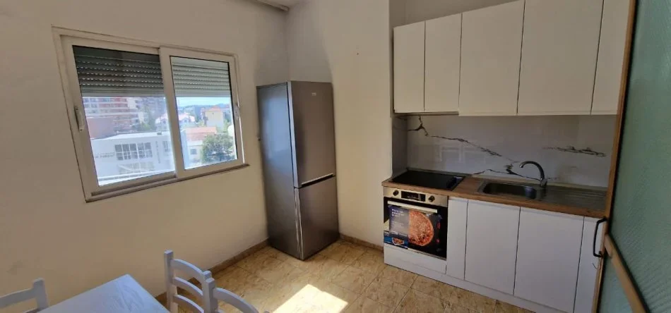 Tirane, jepet me qera apartament 2+1 Kati 4, 80 m² 600 € (Don Bosko)