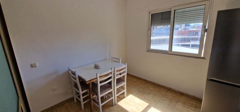 Tirane, jepet me qera apartament 2+1 Kati 4, 80 m² 600 € (Don Bosko)