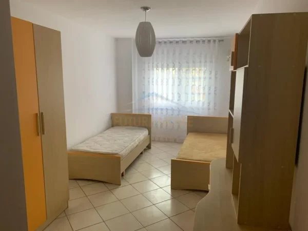 Tirane, jepet me qera apartament 2+1 Kati 2, 95 m² 600 € 