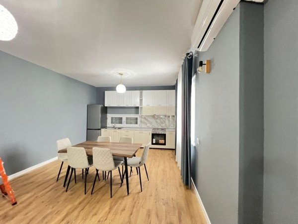 Tirane, jepet me qera apartament 2+1 Kati 2, 150 m² 900 € 
