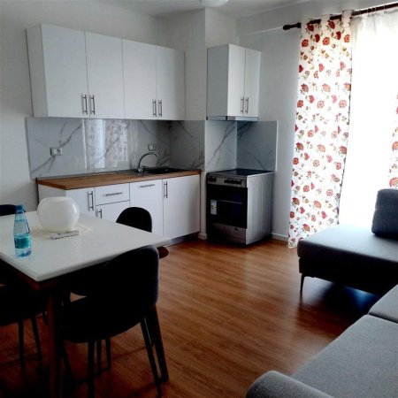 Tirane, shitet apartament 1+1+Ballkon Kati 3, 50 m² 110.000 € (Selite prane Xhamise)