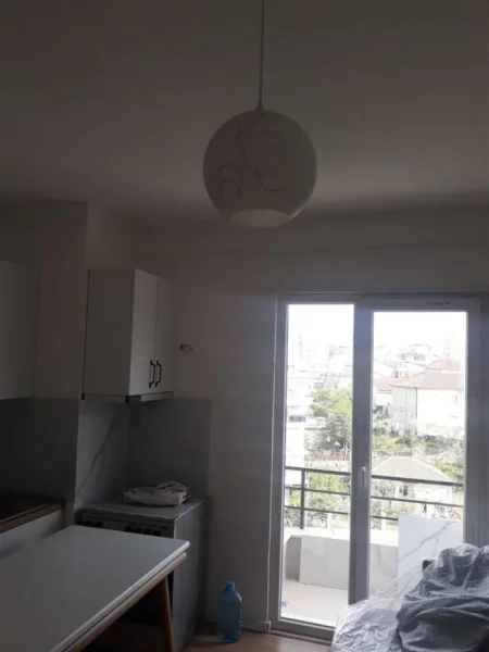 Tirane, shitet apartament 1+1+Ballkon Kati 3, 50 m² 110.000 € (Selite prane Xhamise)