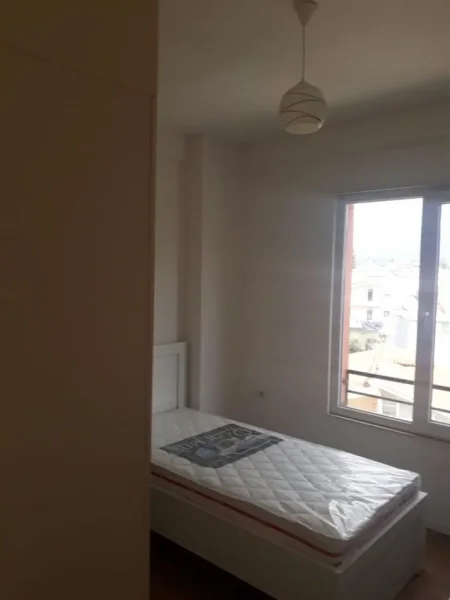 Tirane, shitet apartament 1+1+Ballkon Kati 3, 50 m² 110.000 € (Selite prane Xhamise)
