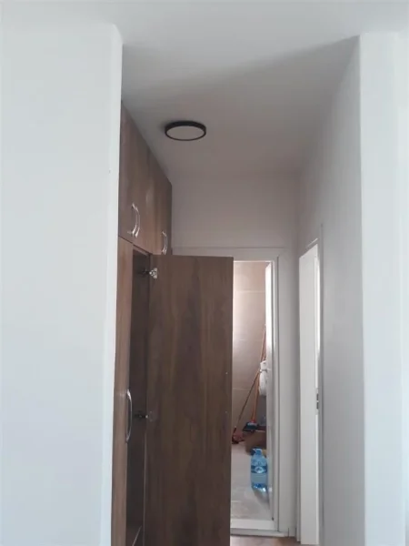 Tirane, shitet apartament 1+1+Ballkon Kati 3, 50 m² 110.000 € (Selite prane Xhamise)