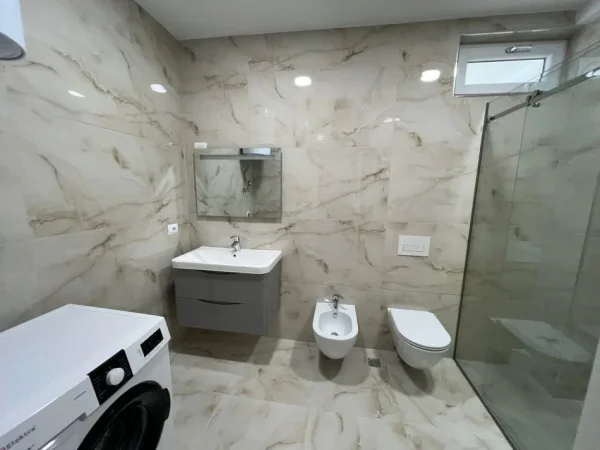 Tirane, jepet me qera apartament 2+1 Kati 2, 150 m² 900 € 