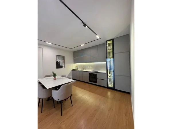 Tirane, shitet apartament 2+1+Ballkon Kati 6, 114 m² 250.000 € 