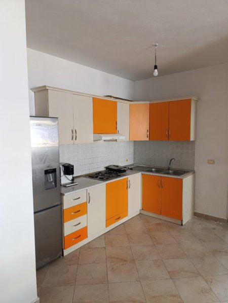 Tirane, jepet me qera Vile 2+1 Kati 1, 70 m² (Pran Xhamis Don Bosko)