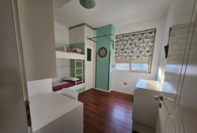 Tirane, jepet me qera apartament 2+1+Ballkon Kati 3, 72 m² 600 € (SIRI KODRA)