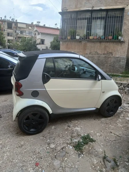 Tirane, shes makine smart kabrio 600 benzin, e bardhë automatik Kondicioner 180.000 km 1.600 €