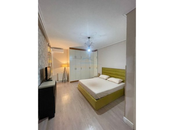 Tirane, jepet me qera apartament 2+1+Aneks+Ballkon Kati 7, 110 m² 700 € (KOMPLEKSI KIKA 1)
