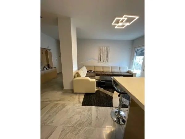 Tirane, jepet me qera apartament 3+1+Ballkon Kati 3, 115 m² 1.000 € (rruga e kavajes)