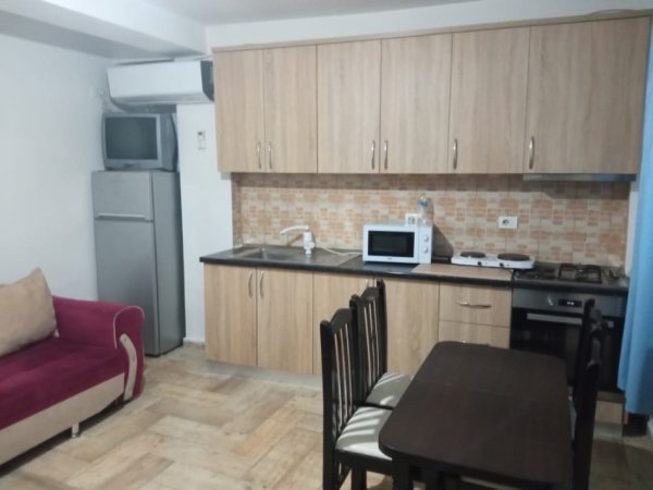 Tirane, jepet me qera apartament 1+1 Kati 1, 50 m² 35.000 € (Brryli)