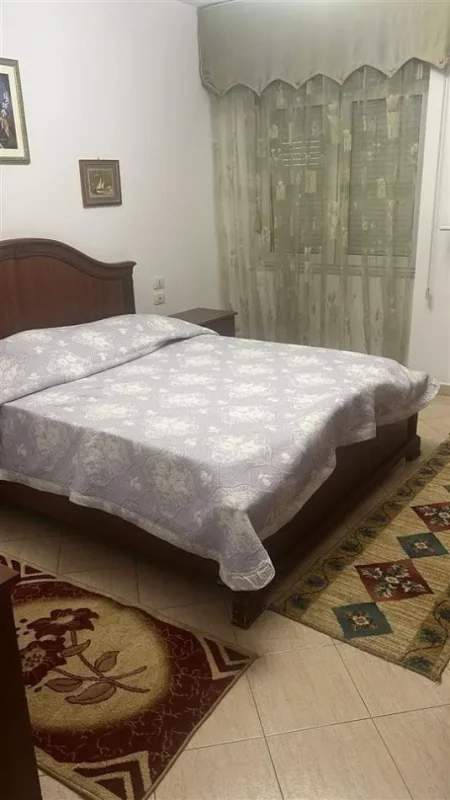 Tirane, jepet me qera apartament 1+1+Ballkon Kati 3, 70 m² 500 € (zogu i zi)