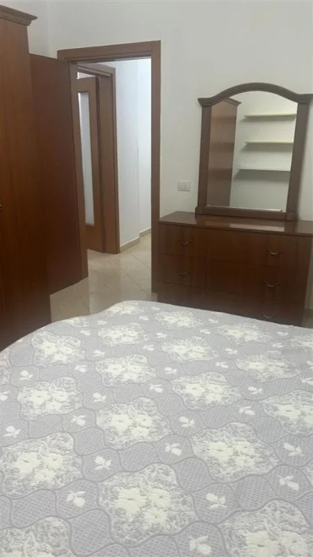 Tirane, jepet me qera apartament 1+1+Ballkon Kati 3, 70 m² 500 € (zogu i zi)
