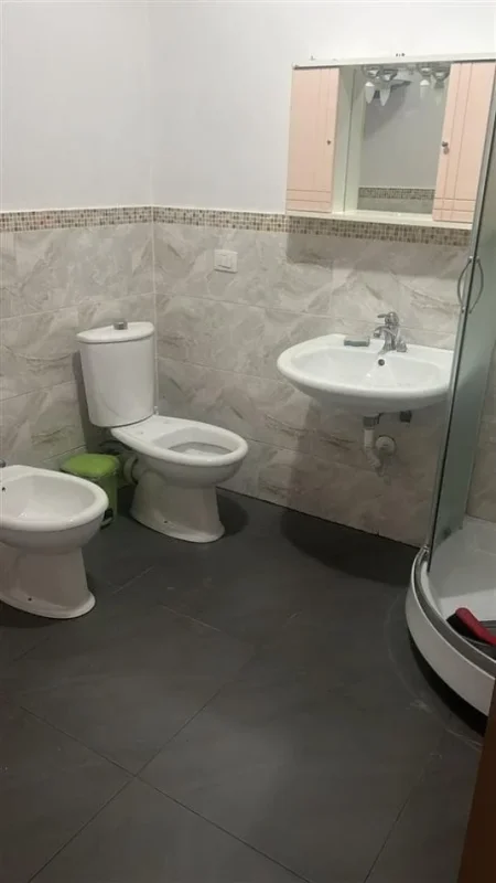 Tirane, jepet me qera apartament 1+1+Ballkon Kati 3, 70 m² 500 € (zogu i zi)