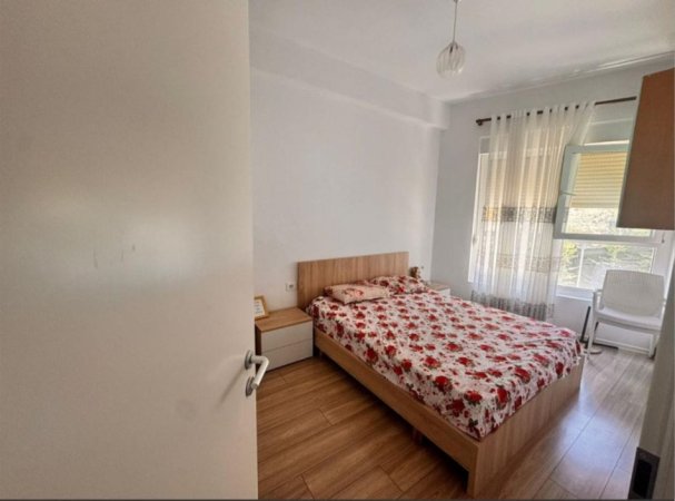 Tirane, jepet me qera apartament 2+1 Kati 2, 80 m² 500 € (ali demi)