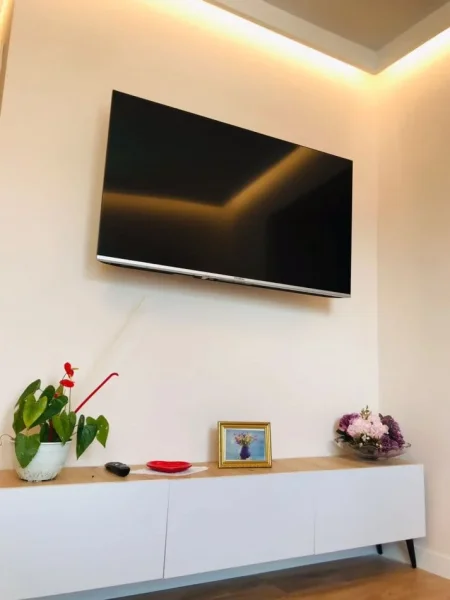 Tirane, jepet me qera apartament 1+1+Ballkon Kati 5, 65 m² 650 € (mine peza)