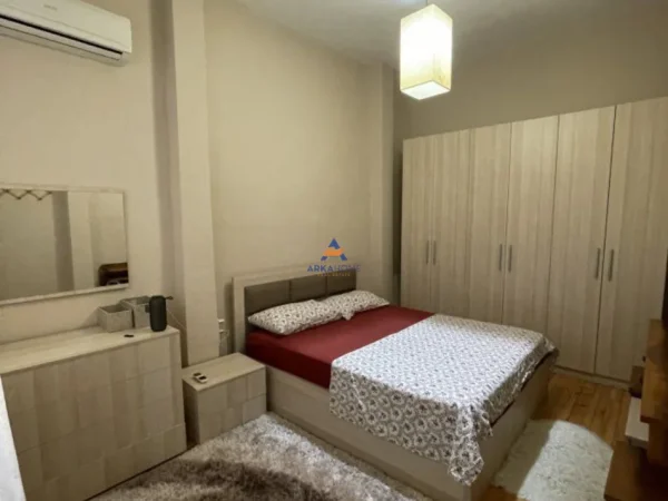 Tirane, jepet me qera apartament 1+1 Kati 1, 70 m² 600 € (Myslym Shyri)