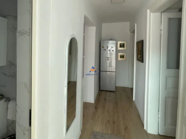 Tirane, jepet me qera apartament 1+1 Kati 1, 70 m² 600 € (Myslym Shyri)