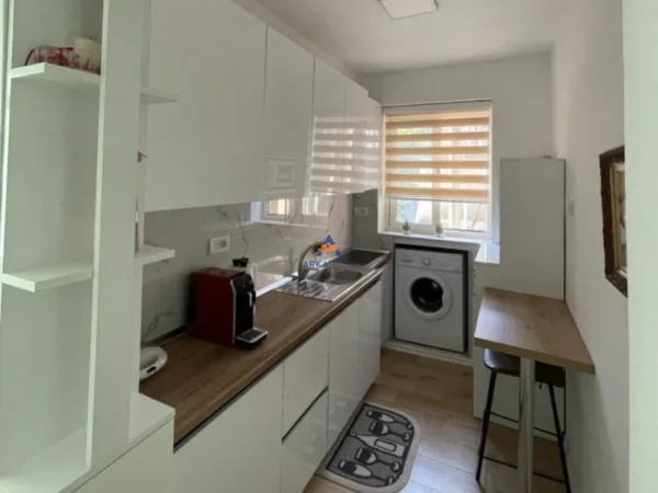 Tirane, jepet me qera apartament 1+1 Kati 1, 70 m² 600 € (Myslym Shyri)