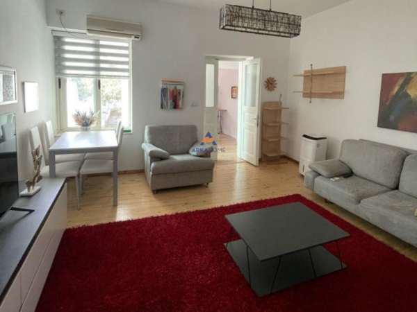 Tirane, jepet me qera apartament 1+1 Kati 1, 70 m² 600 € (Myslym Shyri)