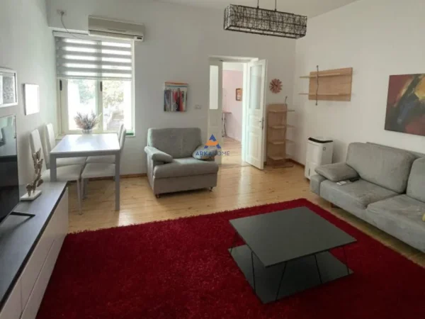 Tirane, jepet me qera apartament 1+1 Kati 1, 70 m² 600 € (Myslym Shyri)