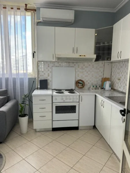 Tirane, jepet me qera apartament 1+1 Kati 5, 48 m² 540 € (Rruga e Durrësit)