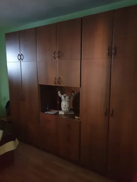 Tirane, jepet me qera Vile Kati 1, 140 m² 700 € (ish restorant durresi)