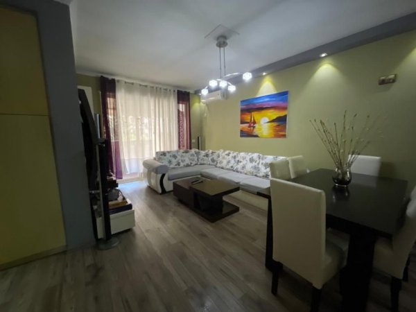 Tirane, jepet me qera apartament 2+1 Kati 1, 85 m² 350 € (Misto Mame, Pallatet Derveni)
