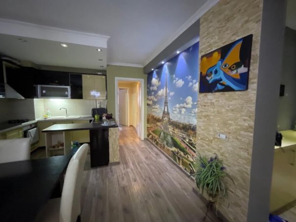 Tirane, jepet me qera apartament 2+1 Kati 1, 85 m² 350 € (Misto Mame, Pallatet Derveni)