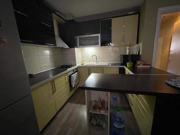 Tirane, jepet me qera apartament 2+1 Kati 1, 85 m² 350 € (Misto Mame, Pallatet Derveni)