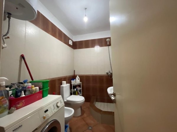 Tirane, jepet me qera apartament 2+1 Kati 1, 85 m² 350 € (Misto Mame, Pallatet Derveni)