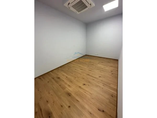 Tirane, jepet me qera zyre Kati 2, 440 m² 7.500 € (KOMPLEKSI DELI JORGJI)