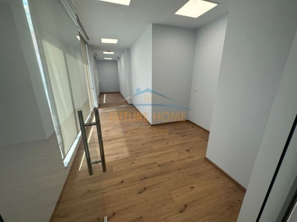 Tirane, jepet me qera zyre Kati 2, 440 m² 7.500 € (KOMPLEKSI DELI JORGJI)